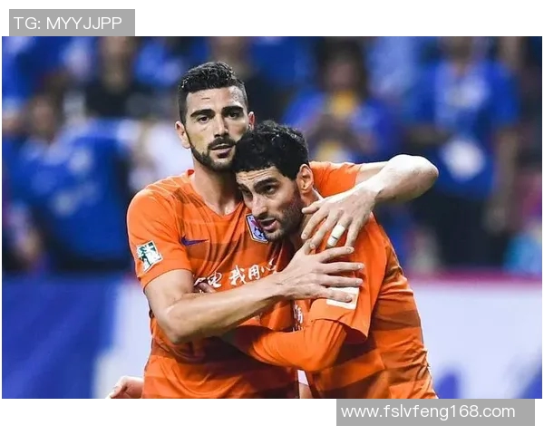 足球明星加盟球队后亲自驾车到训练场引发球迷热议