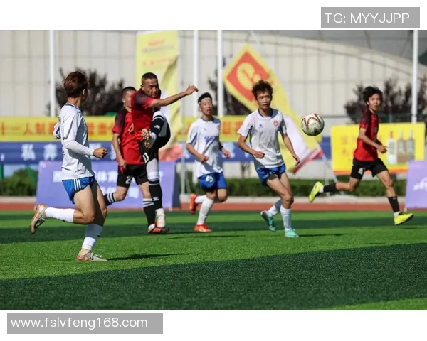 与足球明星亲密接触的综艺节目带你领略不一样的精彩瞬间和幕后故事